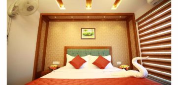 Luxurious Alleppey Houseboat Bedroom