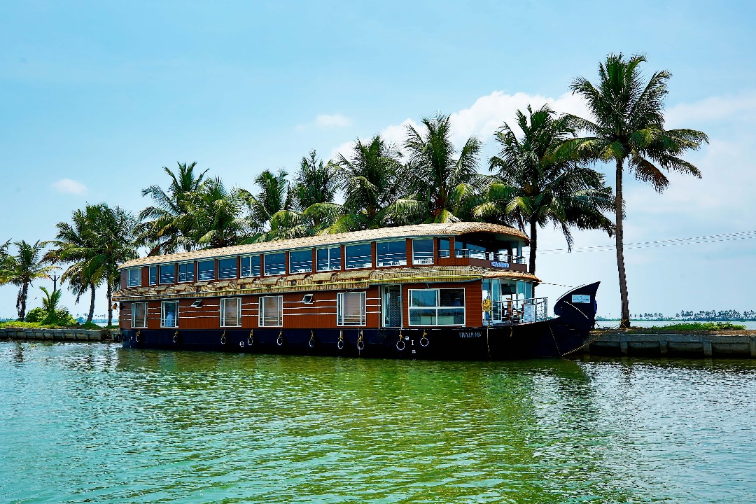 Alleppey Houseboats Luxury Trip