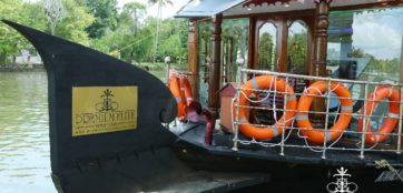 Front area of alleppey houseboat