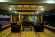 Luxurious alleppey houseboat lobby area