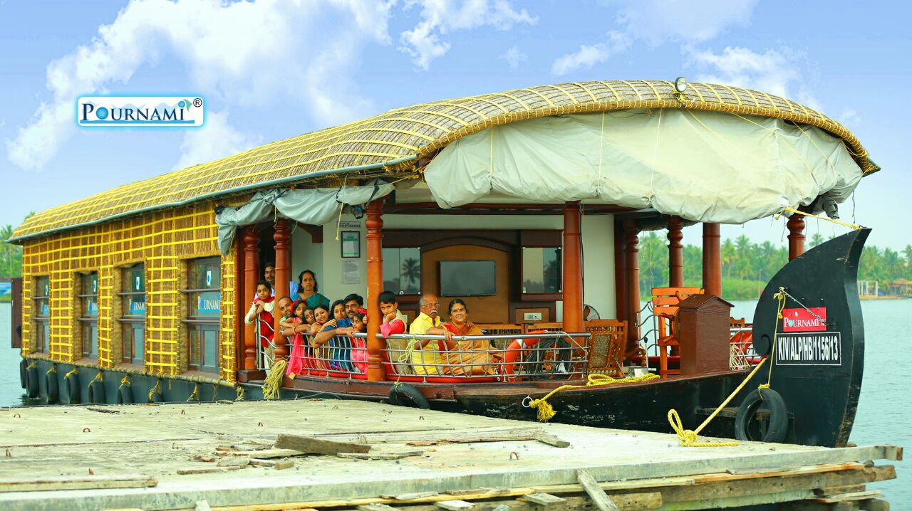 Family get together in Alleppey Houseboat