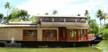 Alleppey houseboat with upper deck