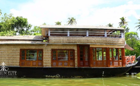Alleppey houseboat with upper deck