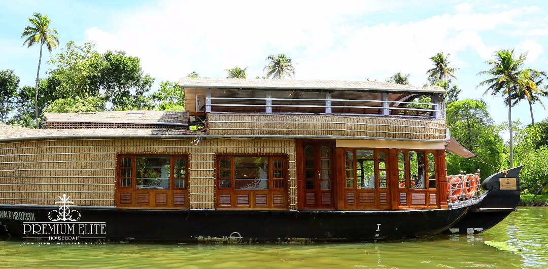 Alleppey houseboat with upper deck