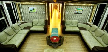 Luxurious lobby in alleppey houseboat