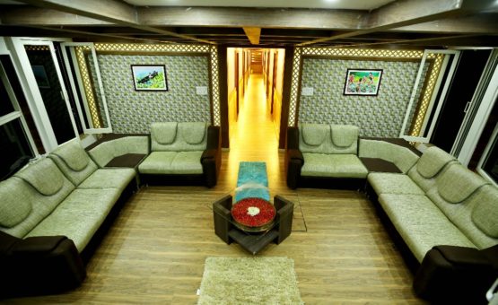Luxurious lobby in alleppey houseboat