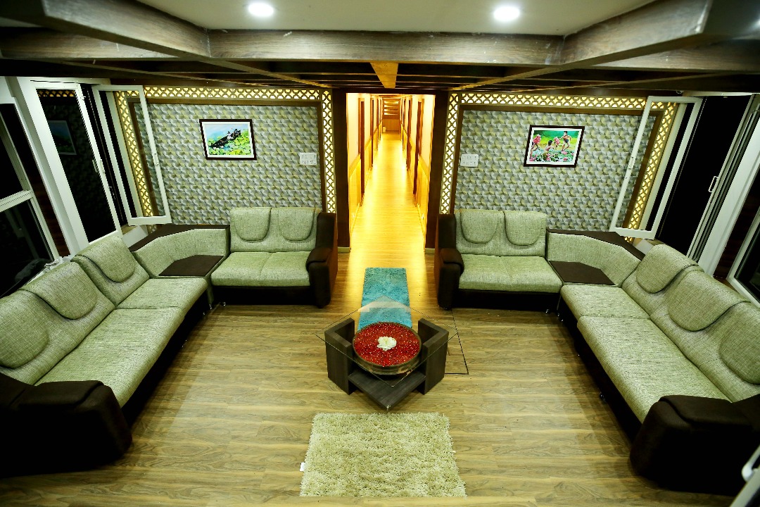 Luxurious lobby in alleppey houseboat