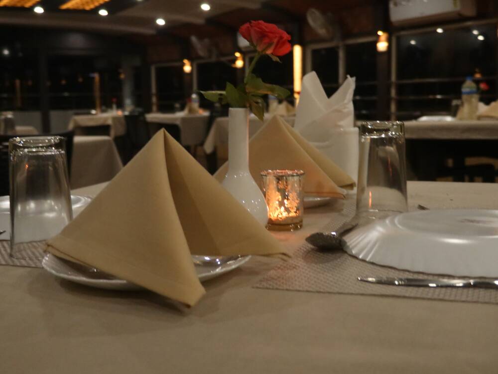 Dining area in alleppey houseboat