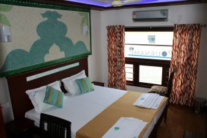 One-of-the-bedrooms-in-pournami-4-bedroom-houseboat