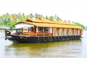 pournami-3-bedroom-houseboat-exterior-view-original