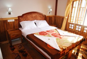two-bedroomhouseboat-bedroom
